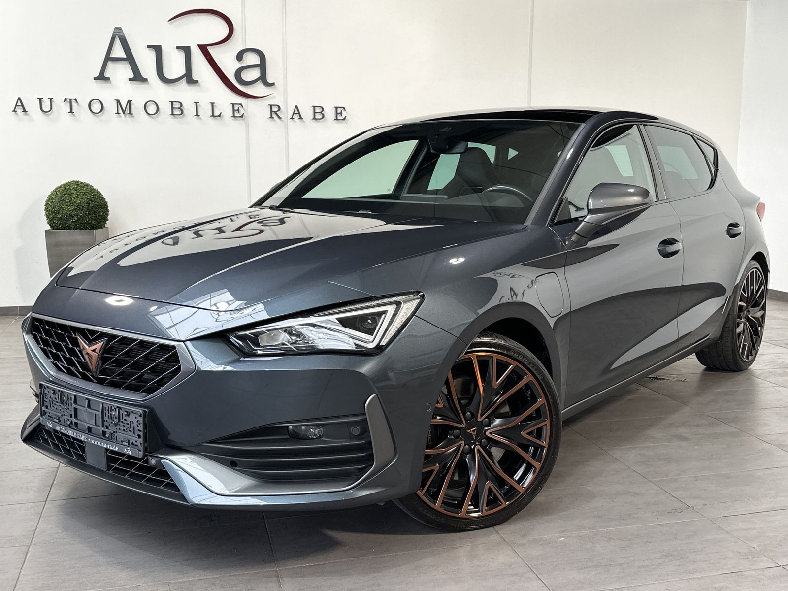 Fahrzeugabbildung CUPRA Leon 1.4 eHybrid DSG VZ NAV+LED+PANORAMA+19ZOLL