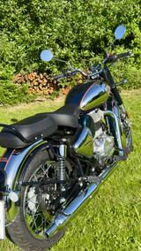 Royal Enfield Classic 350 - ROYAL ENFIELD CLASSIC
