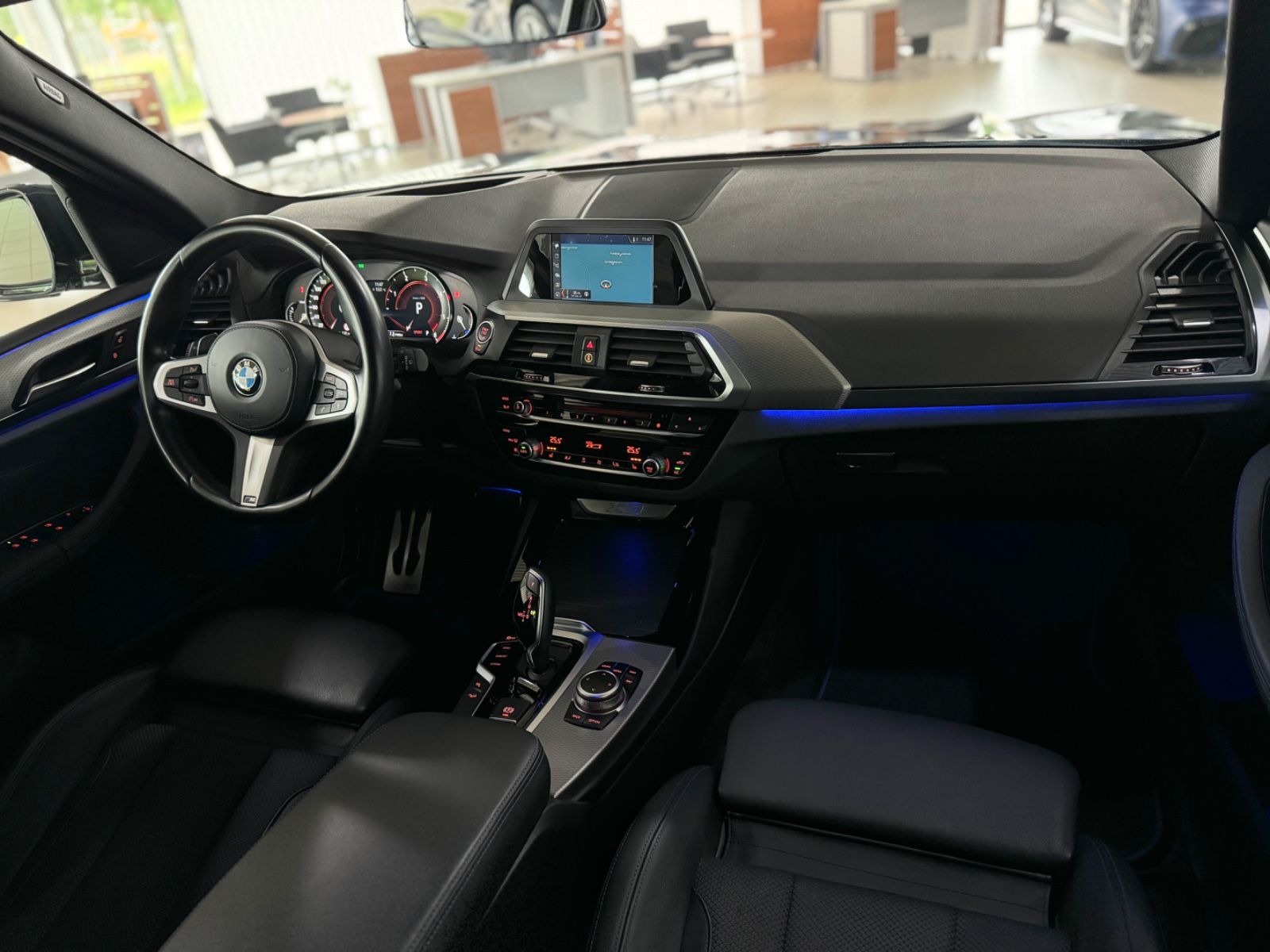 Fahrzeugabbildung BMW X3 xD25d M Sport HUD HiFi Komfort AHK PDC 19"