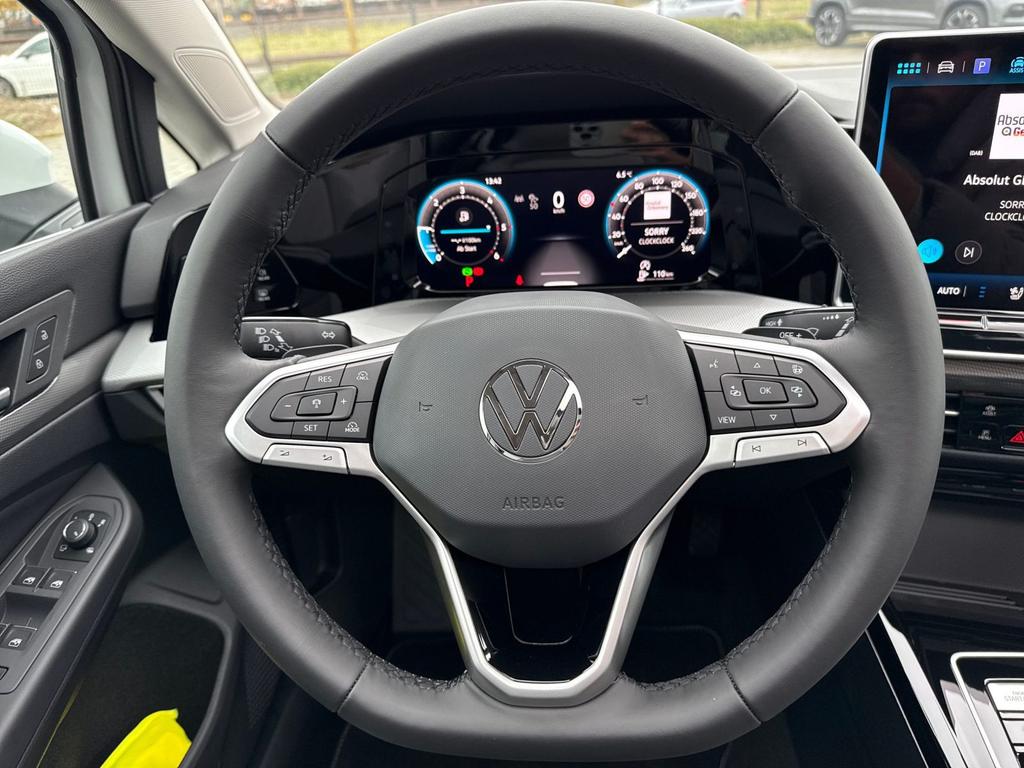 Volkswagen Golf 11