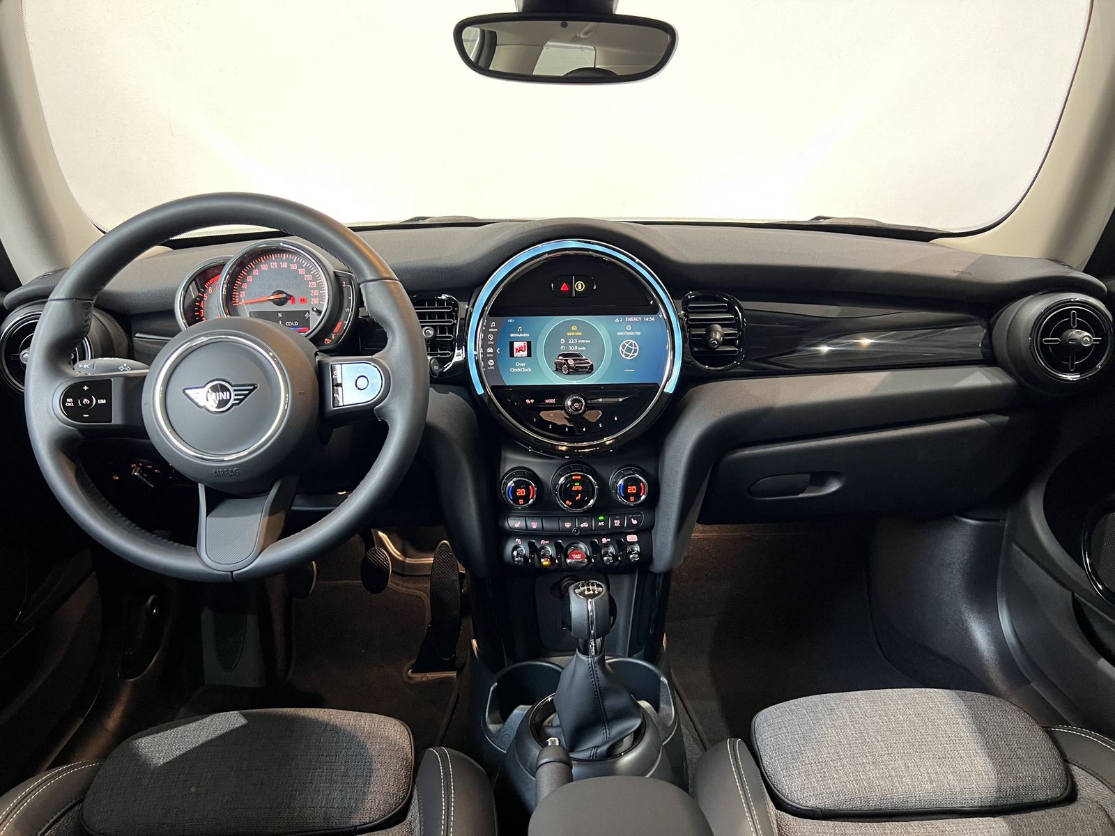 Fahrzeugabbildung MINI Cooper 3-Türer Komfortzg. Sitzheizung Tempomat