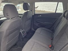 Fahrzeugabbildung Volkswagen Golf VIII Variant Life Navi LED RFK ACC StdHz