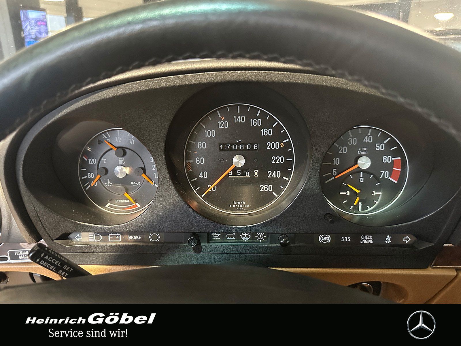 Fahrzeugabbildung Mercedes-Benz 560 SL