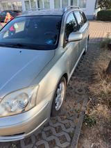 Toyota Avensis Combi Travel 2.0-l-D-4D Travel - Toyota Avensis Combi Gebrauchtwagen