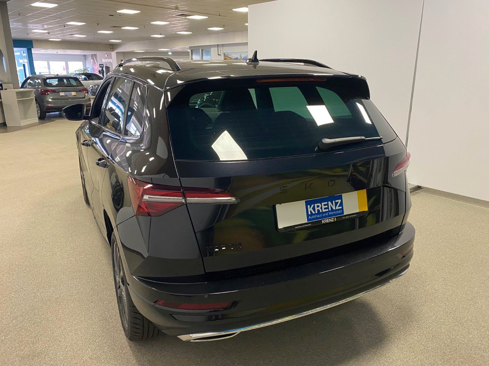 Fahrzeugabbildung SKODA Karoq 1.5l TSI DSG Sportline+NAVI+MATRIX+AHK+18"