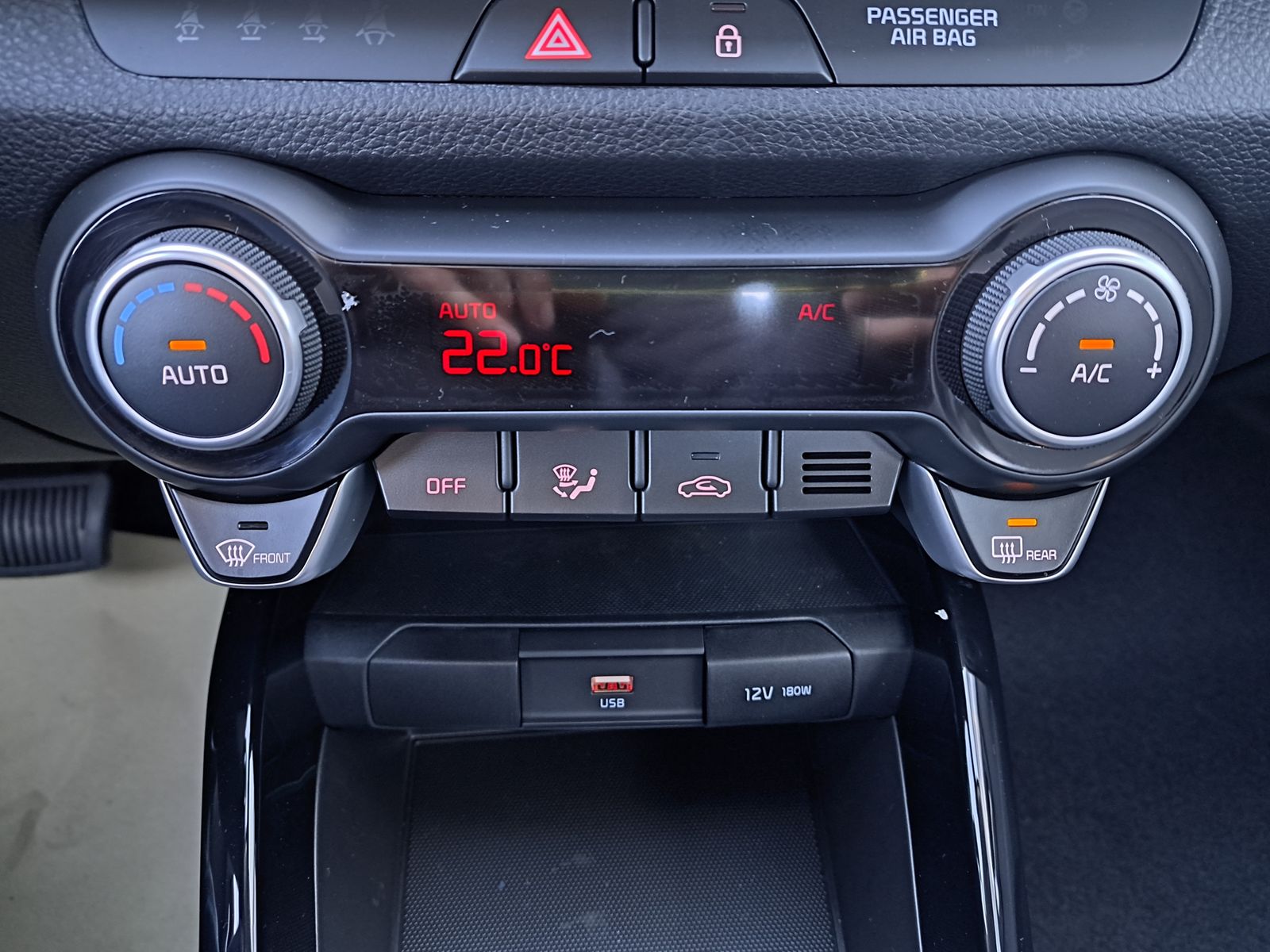 Fahrzeugabbildung Kia Stonic 1.0 T-GDI AUTOMATIK LED NAVI WINTERPAKET