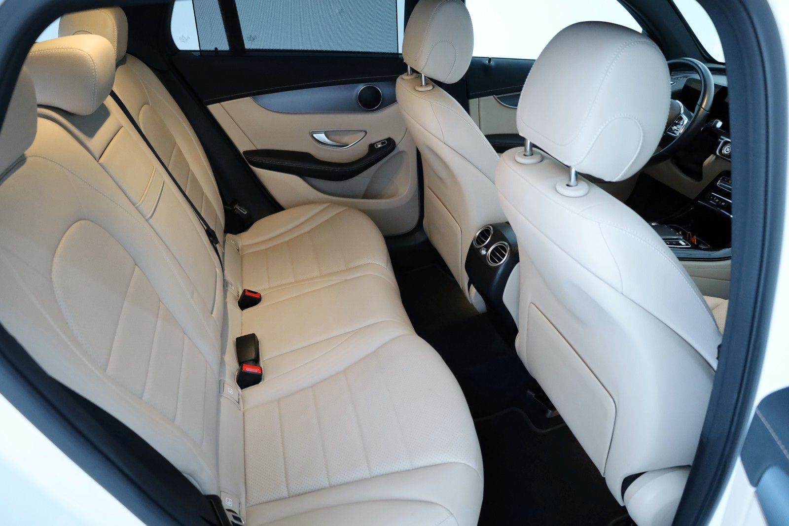 Fahrzeugabbildung Mercedes-Benz EQC 400 4M Leder,Navi,Multibeam LED,Park Paket