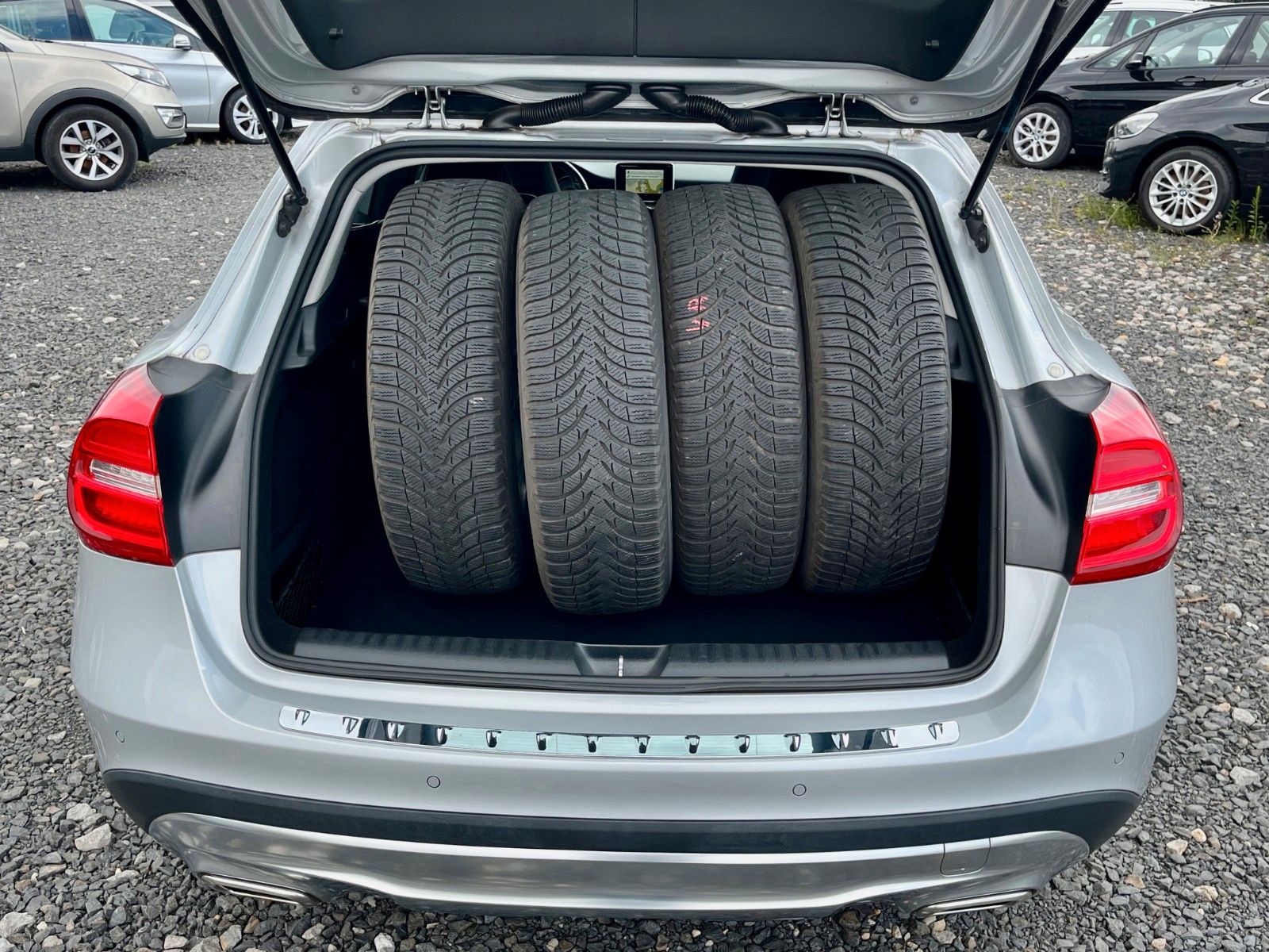 Fahrzeugabbildung Mercedes-Benz GLA 180 Urban Navi Xenon 2.HAND Leder SPORTSITZE