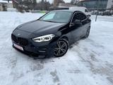BMW 228  - schwarze BMW 228