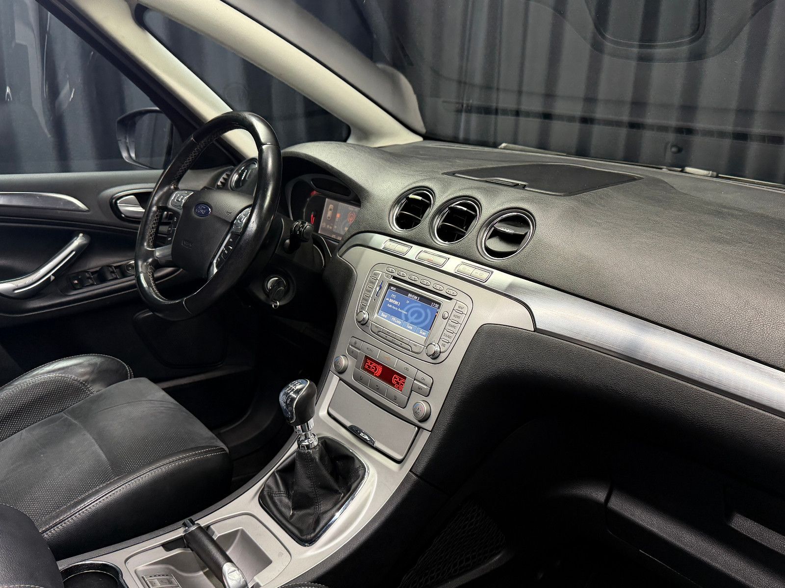 Fahrzeugabbildung Ford S-MAX Titanium|AHK|HU 05/2027