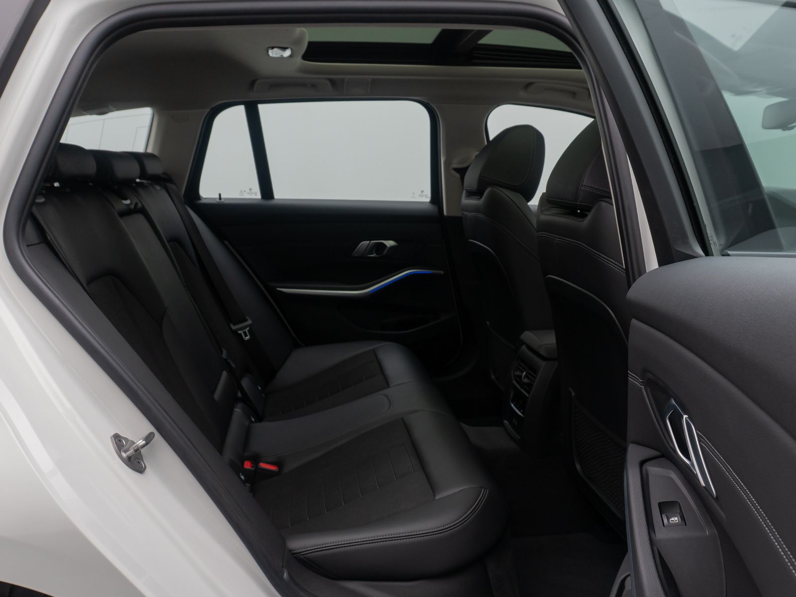 Fahrzeugabbildung BMW 330d xD Sport Line DAB Kamera Laser Panorama