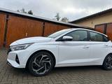 Hyundai i20 Intro Edition Mild-Hybrid wie NEU - Hyundai i20 Intro mit Benzin-Antrieb