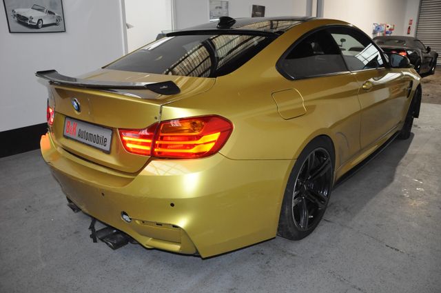 BMW M4 Baureihe M4 Coupe Basis DKG Carbon