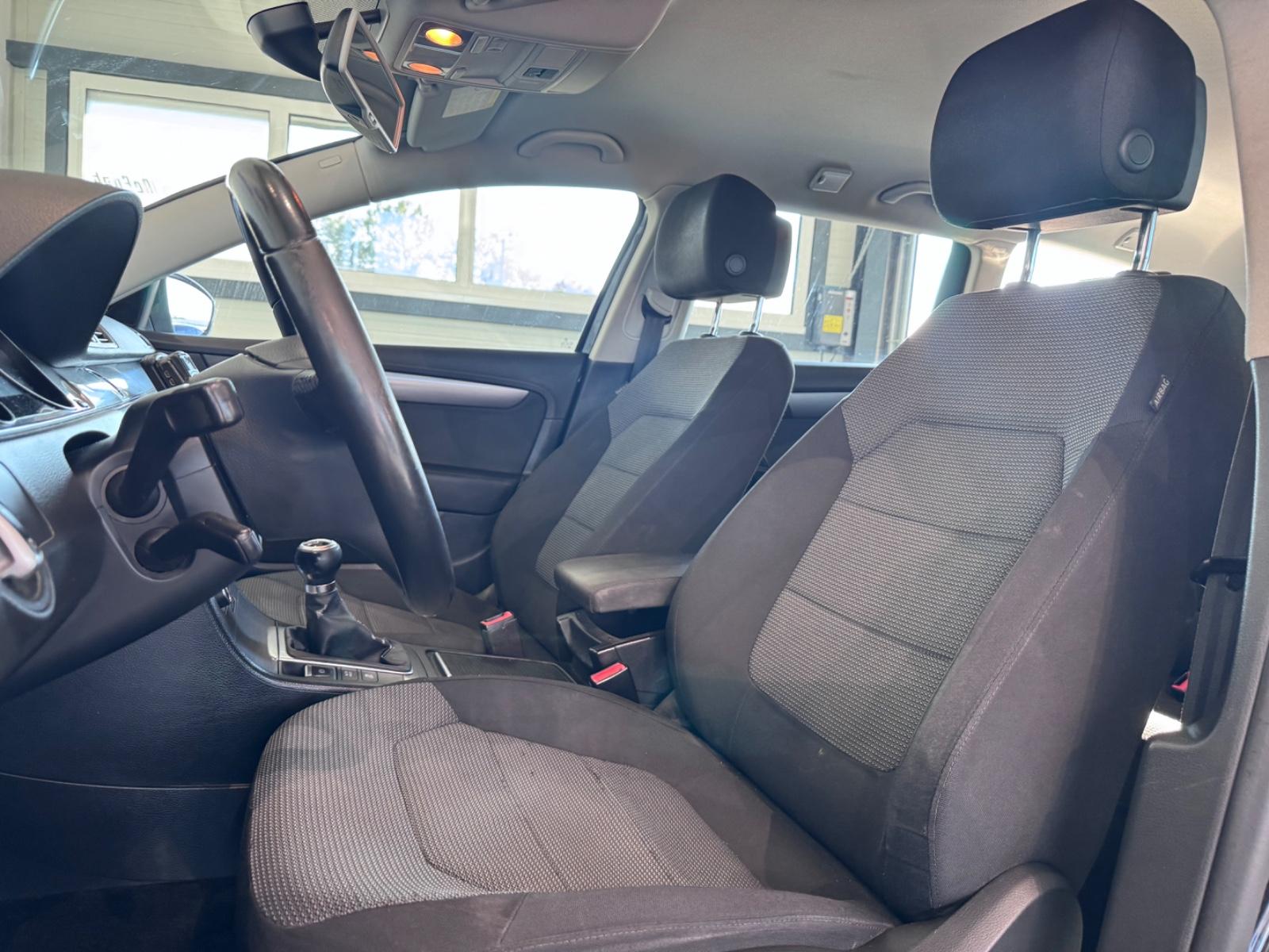 Volkswagen Passat 2010 — photo 25