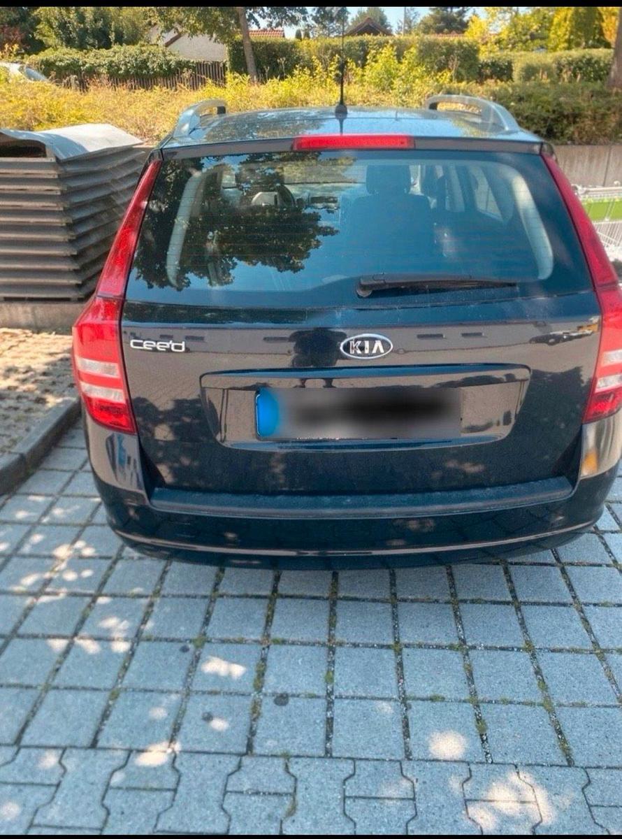 Kia cee'd 2009 — салон
