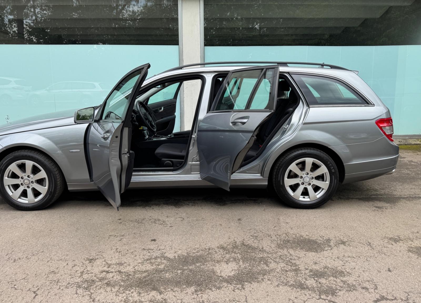 Mercedes-Benz C250 2011 — photo 7