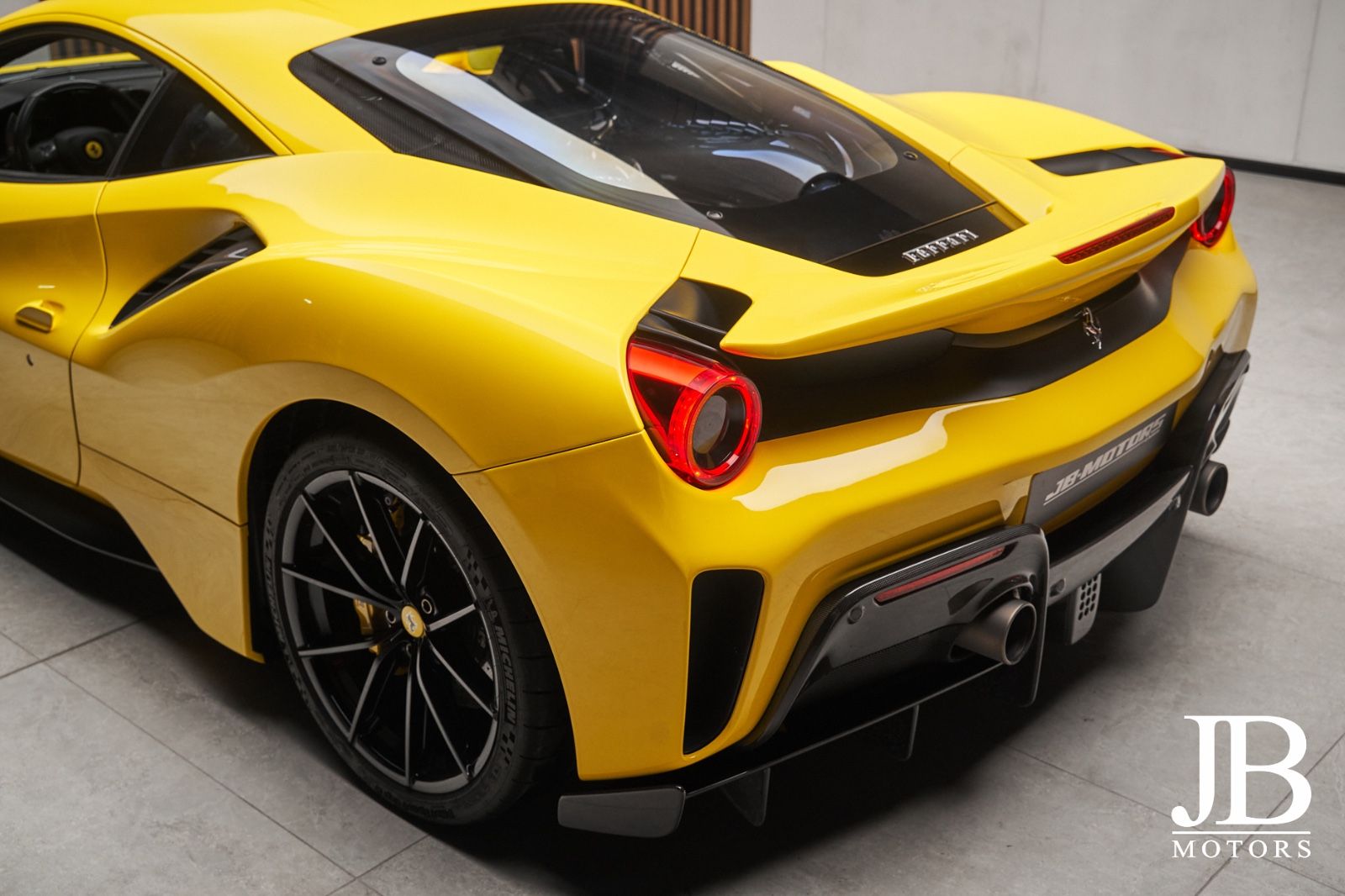 Fahrzeugabbildung Ferrari 488 Pista Racing Seats Lightweight Carbon German