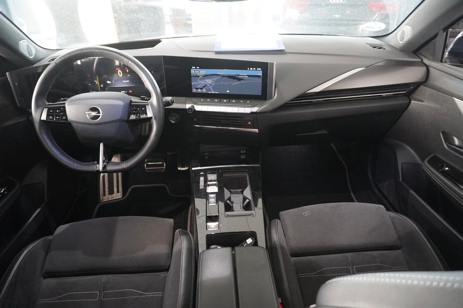 Fahrzeugabbildung Opel Astra L Lim. 1.2T ULTIMATE NAVI/LED/360°/PANO/SH