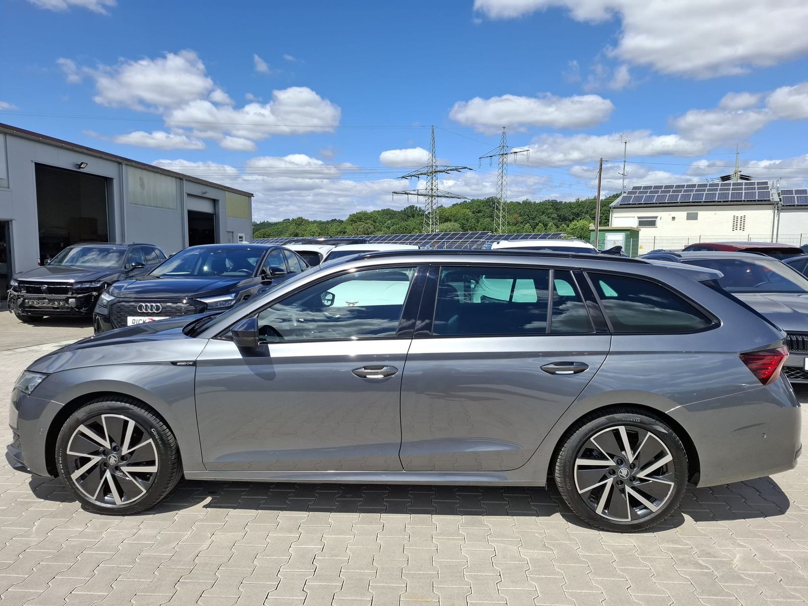 Fahrzeugabbildung SKODA Octavia 1.5 DSG Sportline PANO*MATRIX*AHK*5J.GAR
