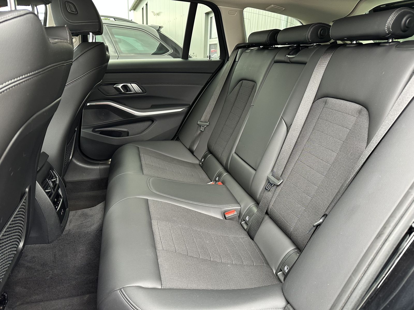 Fahrzeugabbildung BMW 320d Touring Sport-Line NAV+LED+KAMERA+17ZO+1HD