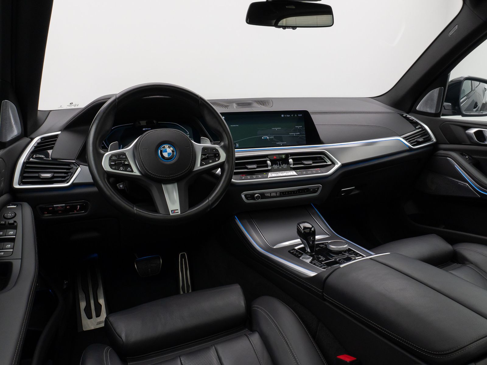 Fahrzeugabbildung BMW X5 xD45e M Sport Panorama Laser 360°HUD DAB B&W