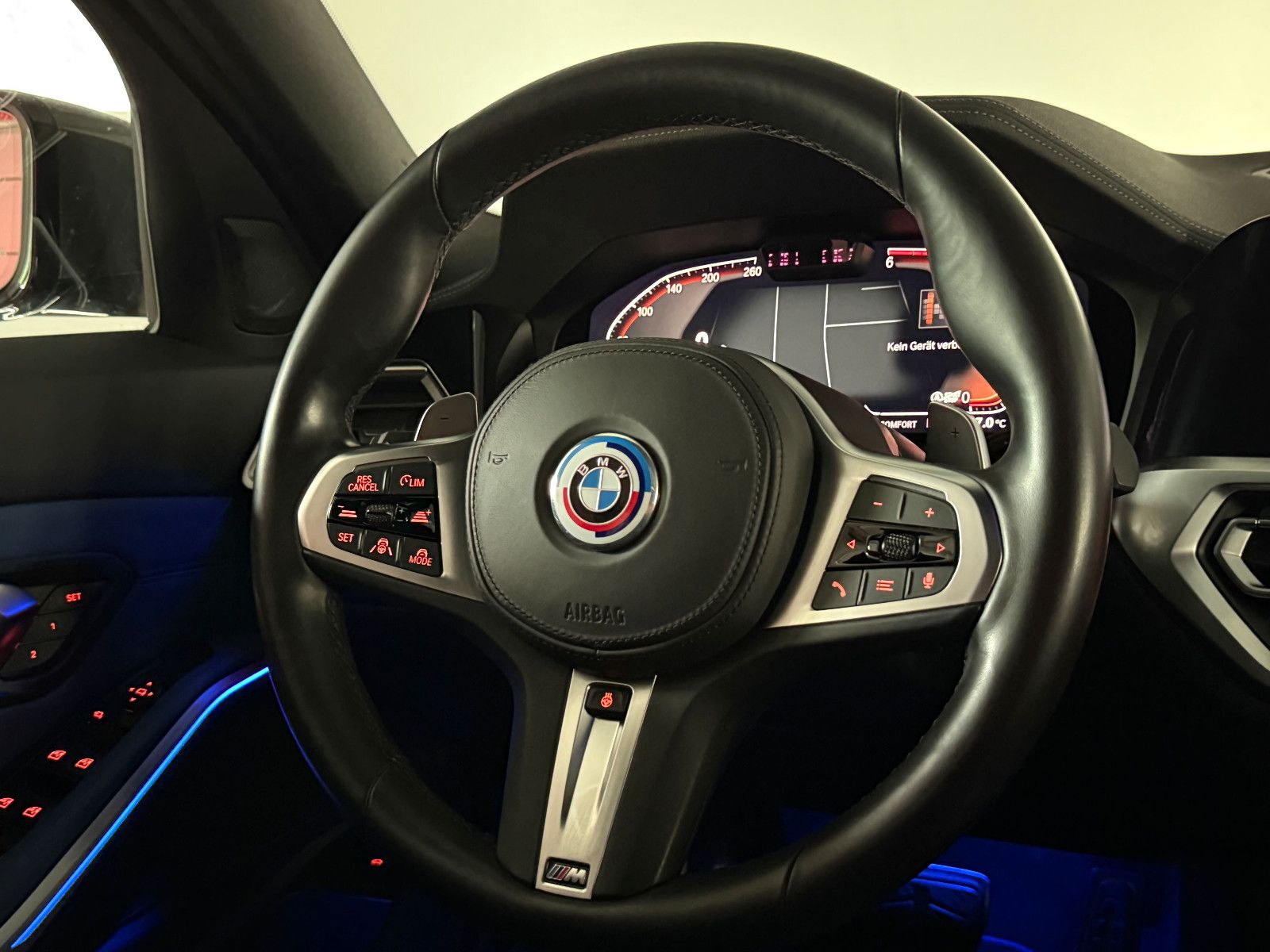 Fahrzeugabbildung BMW 330 d xDrive M SPORT/360*/ACC/HuD/LASER/DE FZG