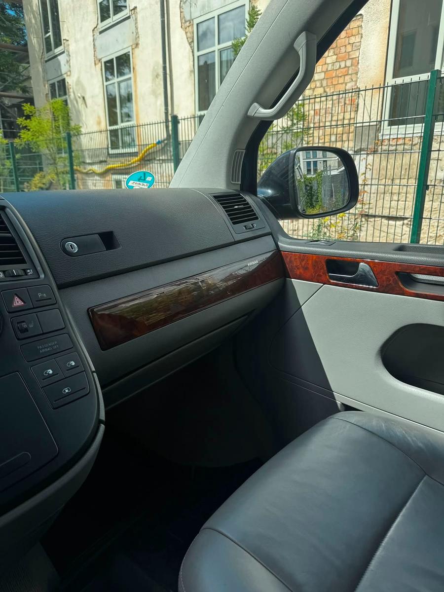 VOLKSWAGEN T5 MULTIVAN 2.5 TDI 174ch HIGHLINE BVM Toit ouvrant Sièges chauffants cuir
