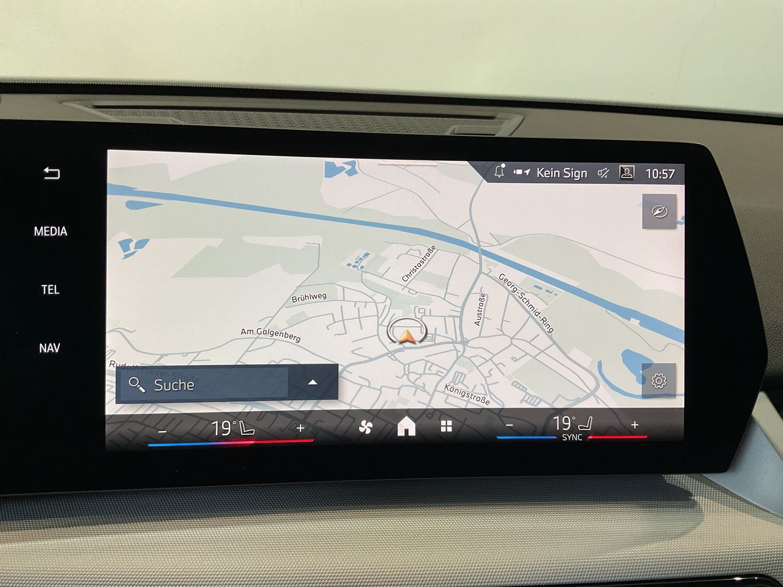 Fahrzeugabbildung BMW X2 sDrive20i |Glasdach |Head-Up Display |18 " LM