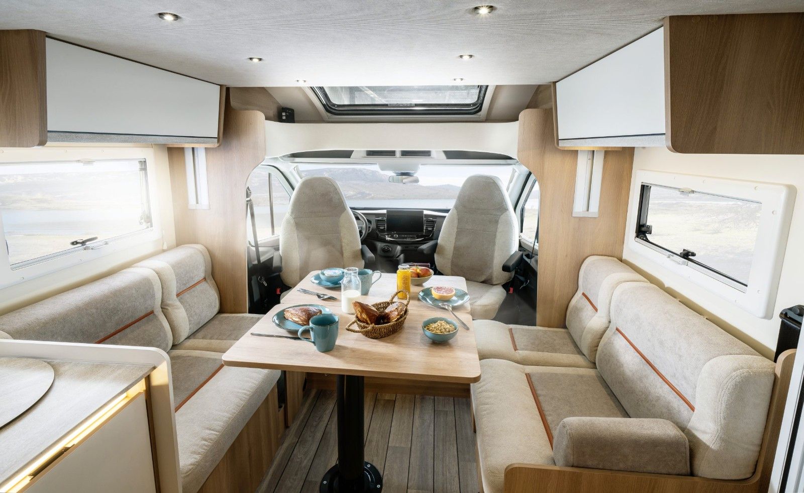 Fahrzeugabbildung Forster T 745 EF Vibe Edition *165PS*Autom.*TV*WLAN*Mark