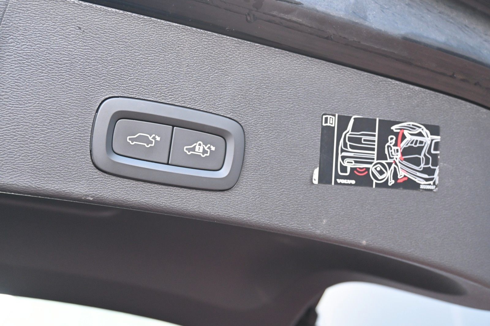 Fahrzeugabbildung Volvo XC40 BEV AWD R Design*H&K*FSHZG*RFK*WP*20Zoll*