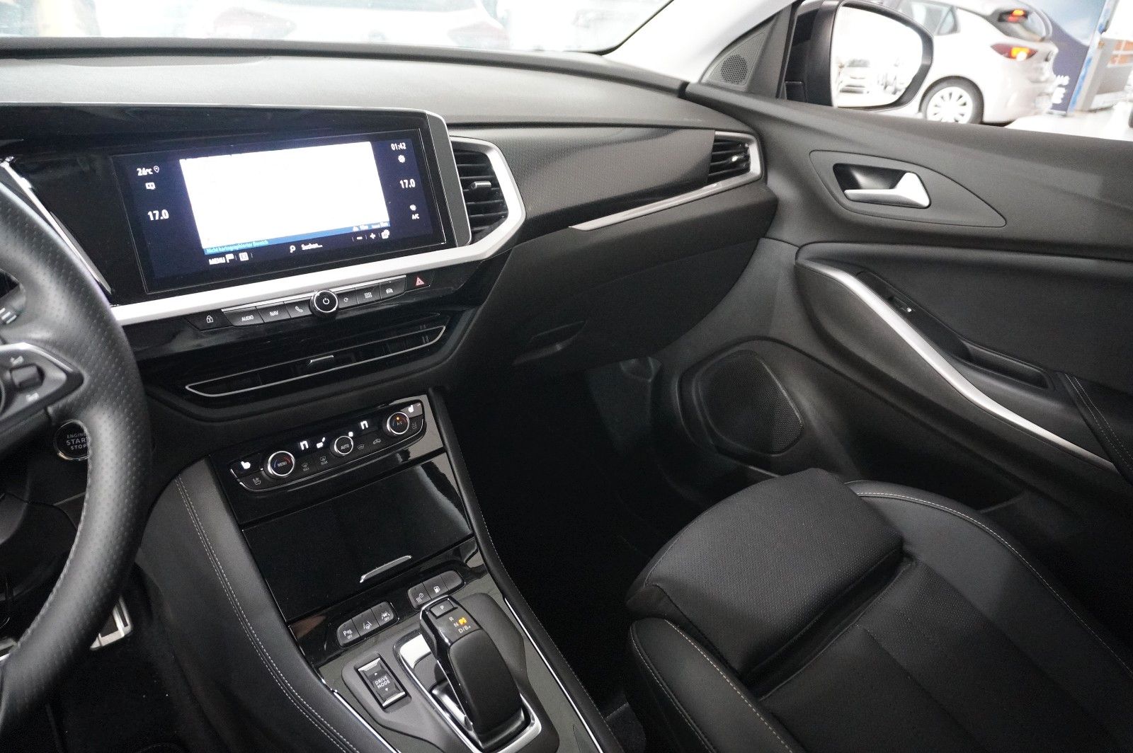 Fahrzeugabbildung Opel Grandland (X) 1.6T GSe HYBRID 4X4 NAVI/LED/SPORT