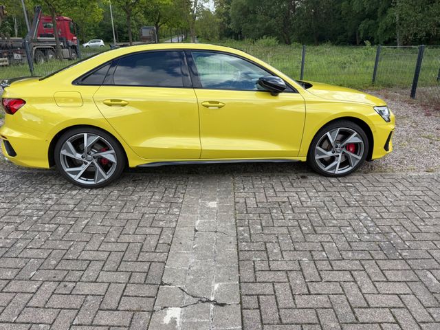 AUDI S3 TFSI S tronic quattro -