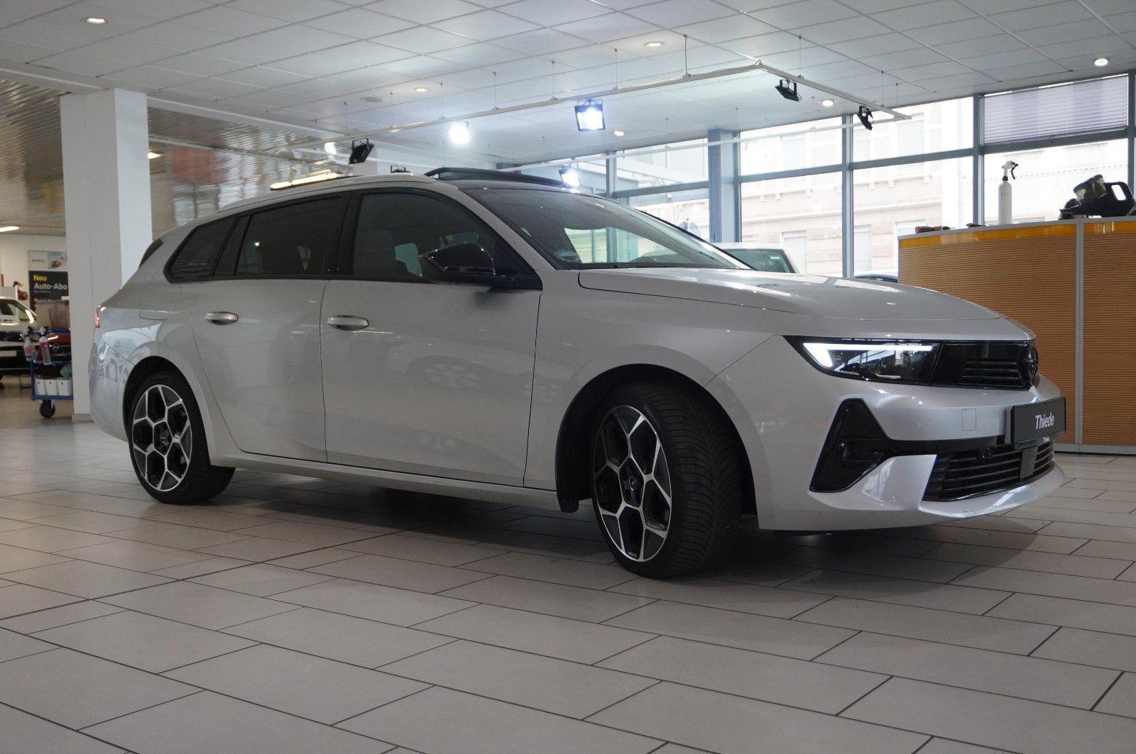 Fahrzeugabbildung Opel Astra L ST 1.5D ULTIMATE NAVI/LED/360°/PANO./DAB