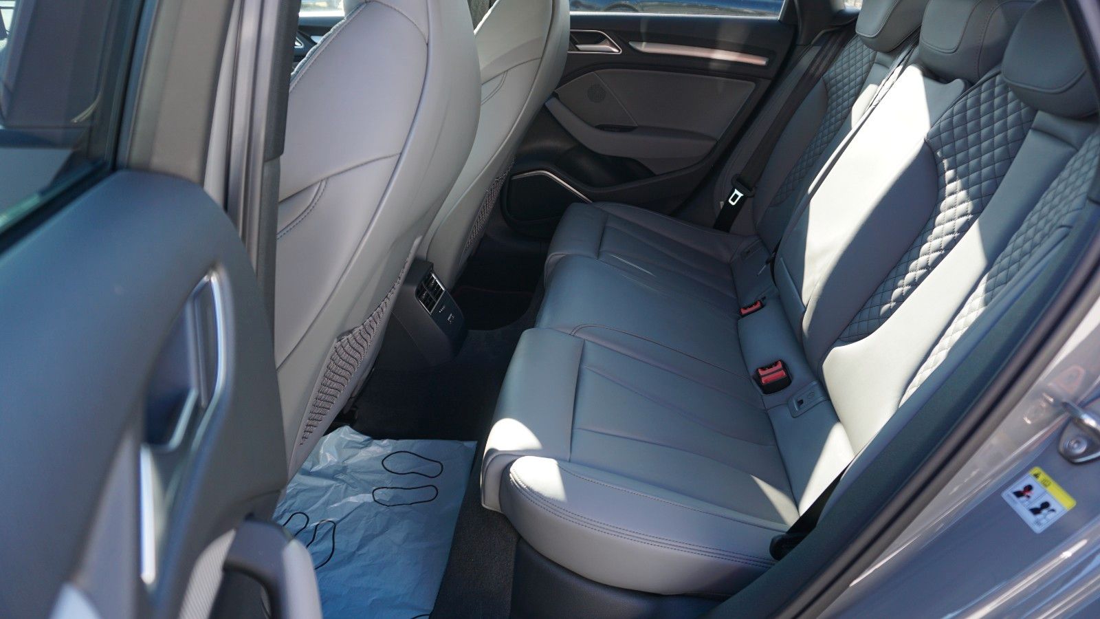 Fahrzeugabbildung Audi S3 Lim. 2.0 TFSI quattro Navi Kamera B&O Pano