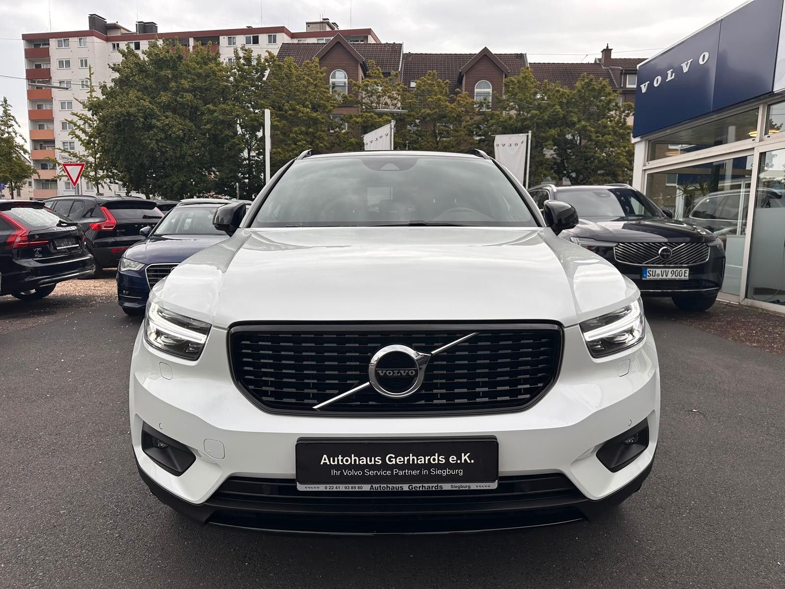 Volvo XC40 B4 R-Design AWD AHK BLIS ACC Standheiz.Kam foto 2