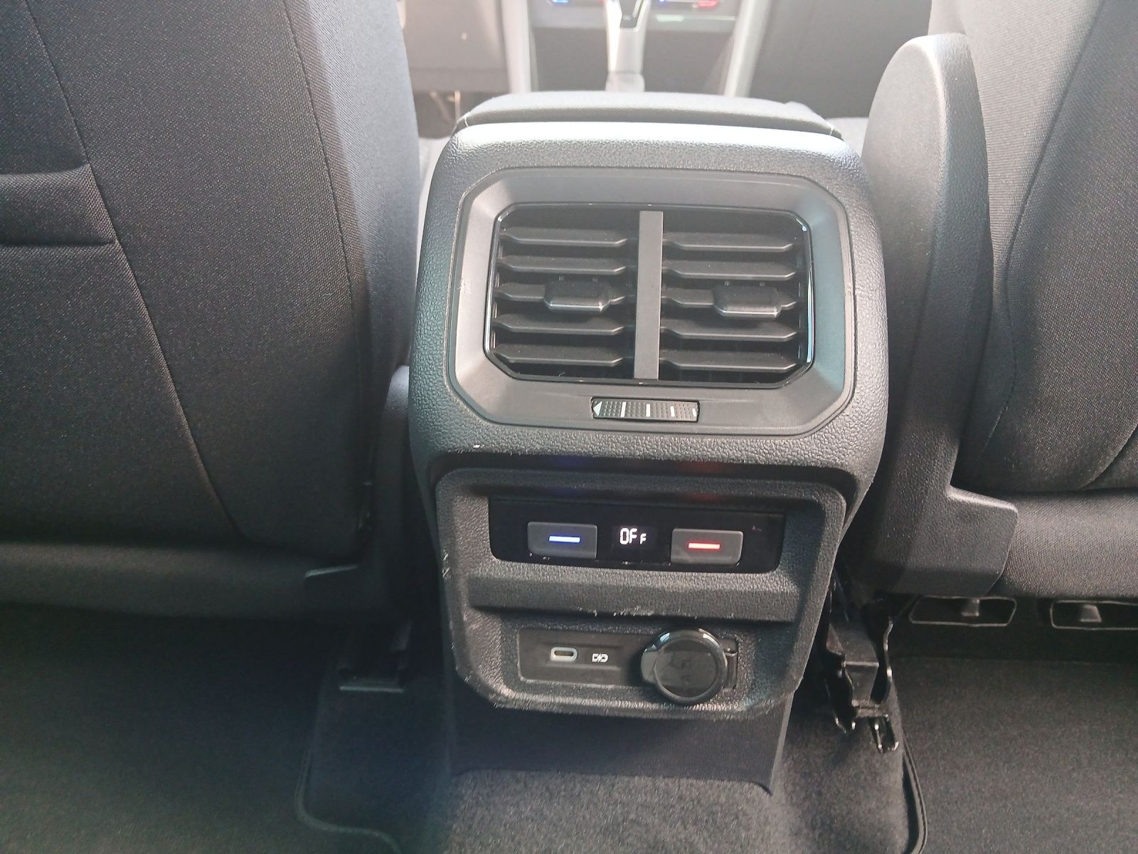 Fahrzeugabbildung Volkswagen Tiguan TDI United DSG Matrix Navi HUD AID ACC RF
