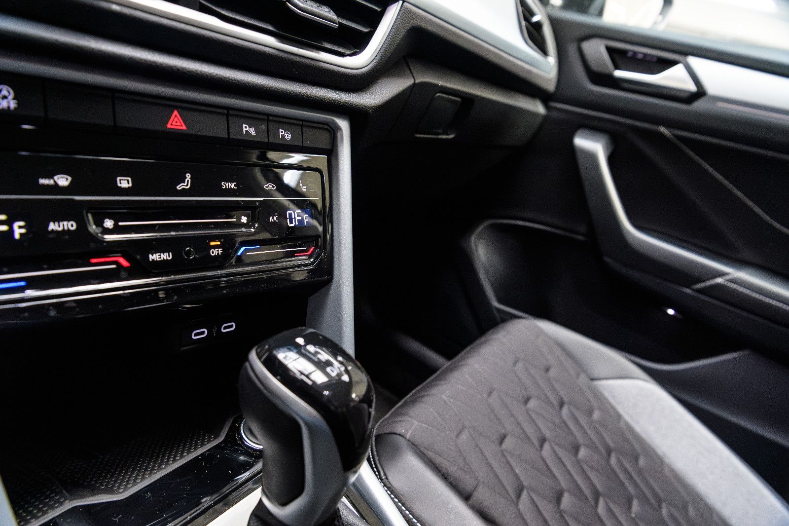 Fahrzeugabbildung Volkswagen T-Roc Goal+LED+AHK+NAVI+SHZ+ACC+GJR+SIDE.ASS