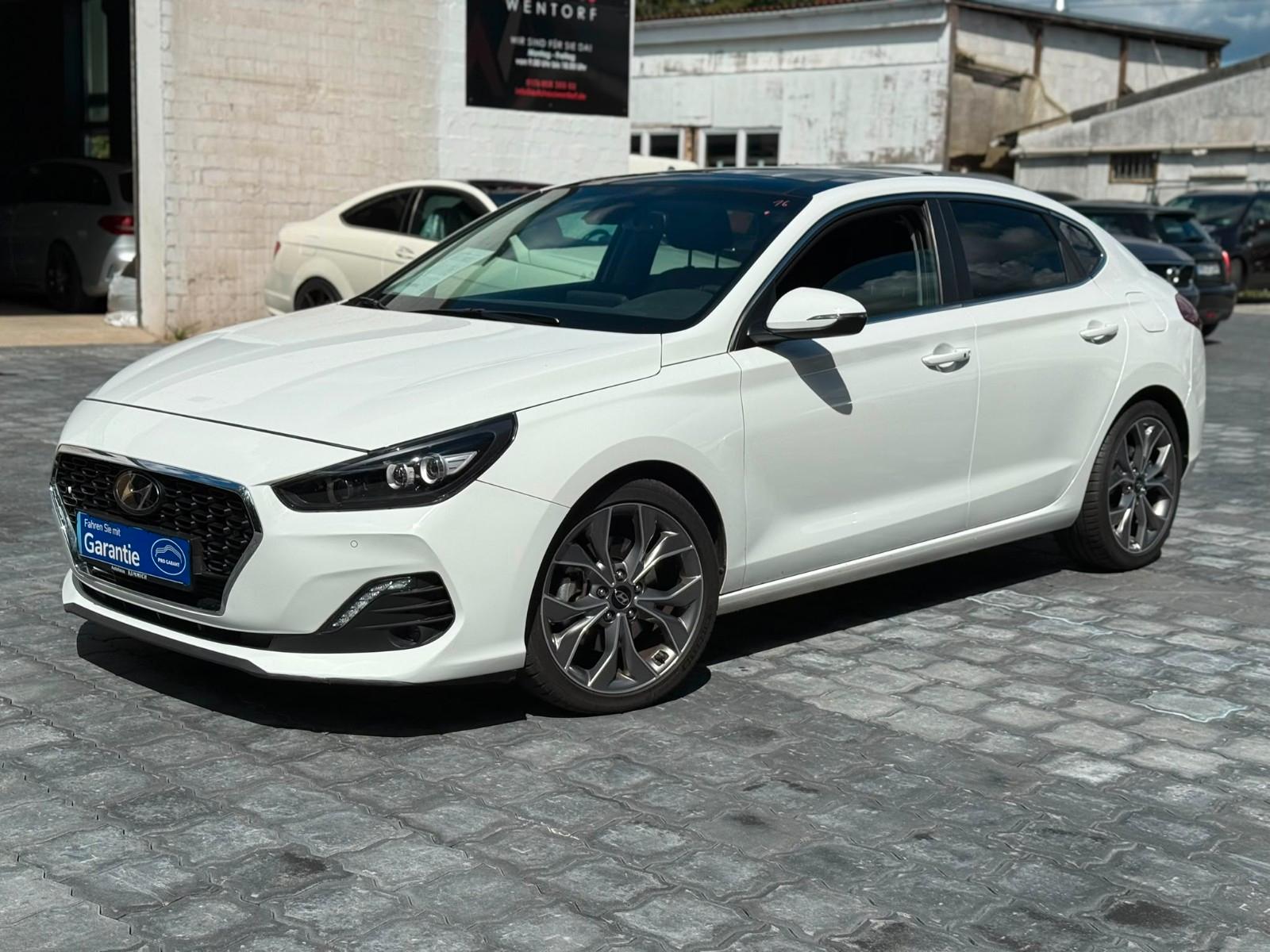 Hyundai i30 Fastback Premium 1HD PANO CAM NAVI
