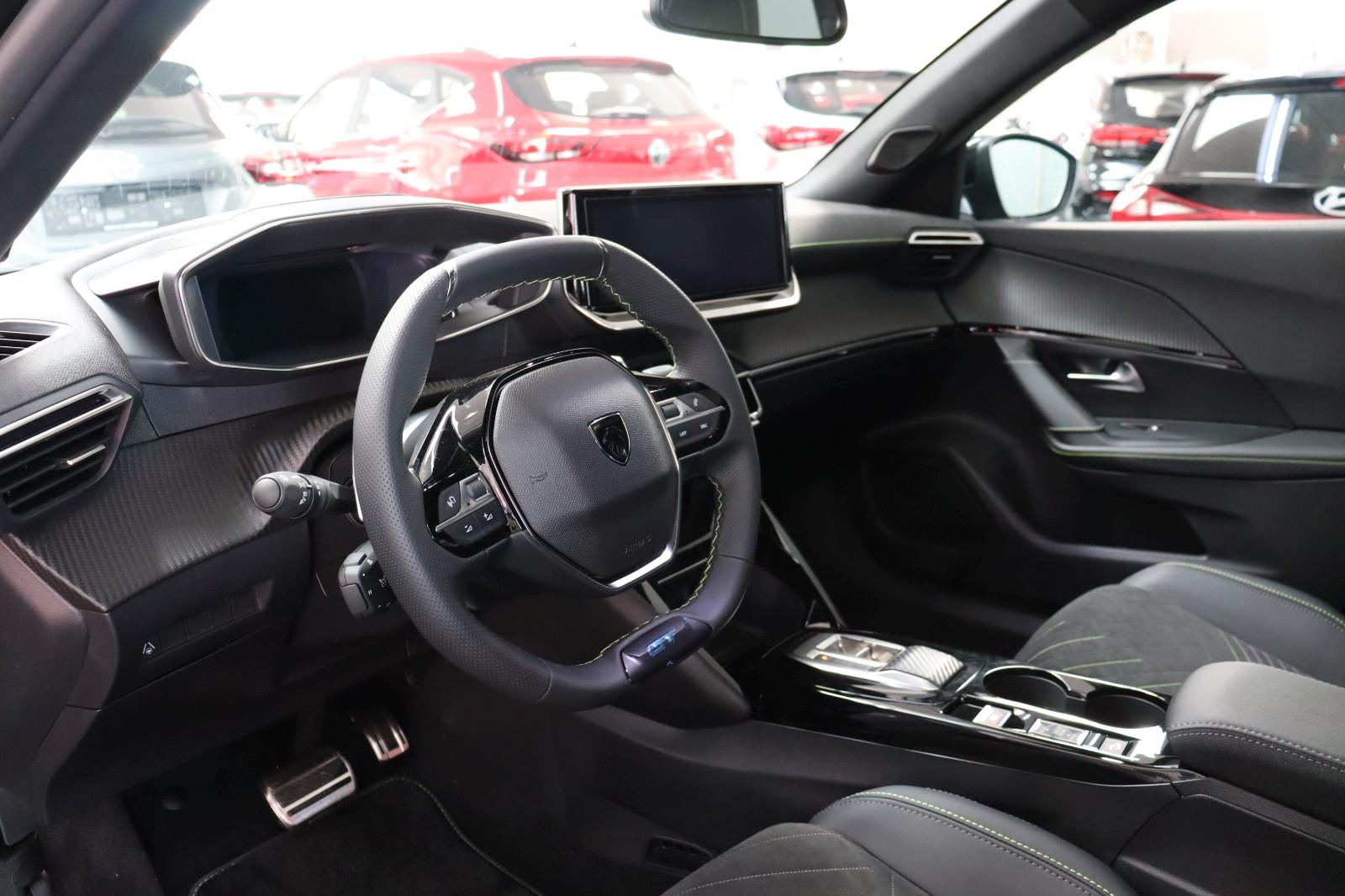 Peugeot 2008 GT HYBRID 145 e-DSC6 Alcantara 360° Schiebe