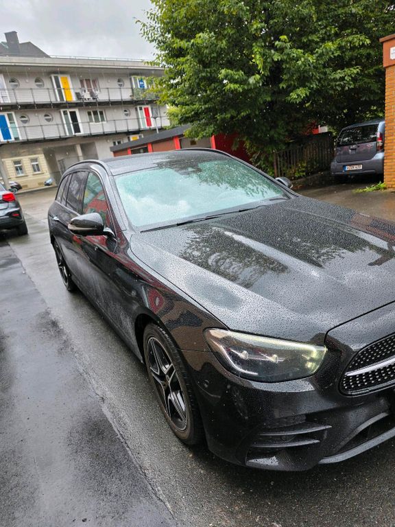 Image of Mercedes-Benz E 300