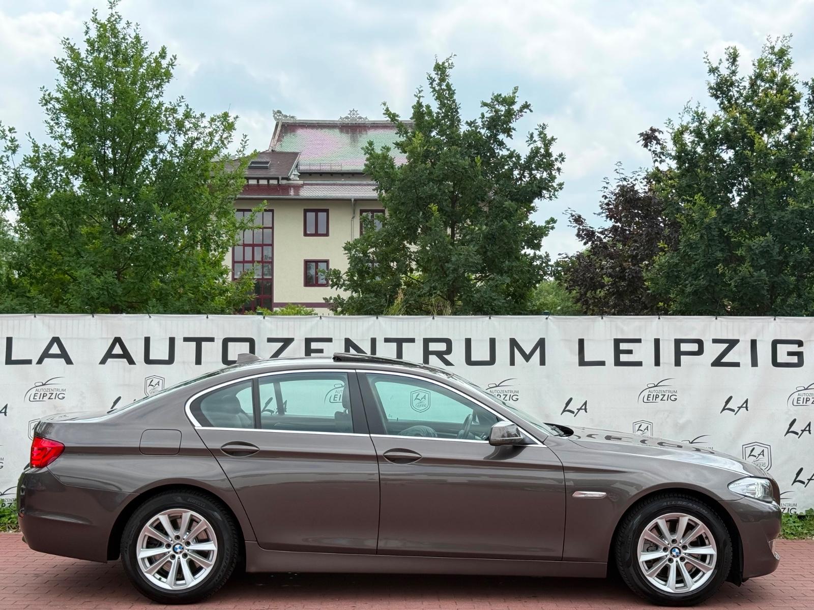 BMW 520i Limousine 1HA*SCHIEBDACH*KAMERA*WENIGKM*TÜV