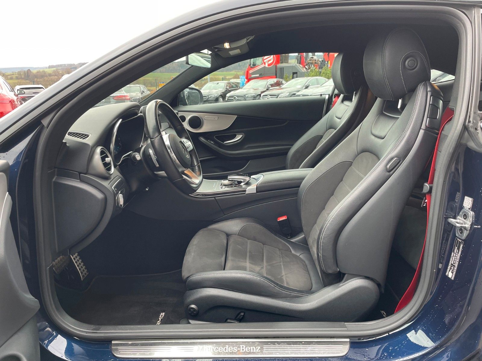 Fahrzeugabbildung Mercedes-Benz C 200 AMG Night+ToTW+R-Kamera+Carpaly+DAB+19"