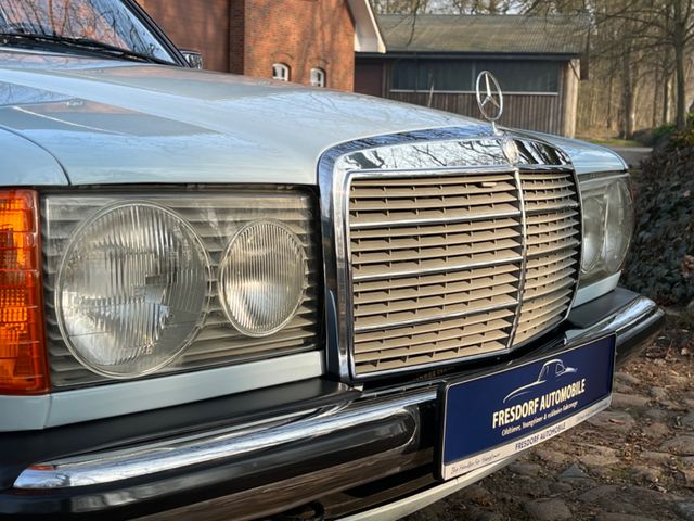 Mercedes-Benz 200 W123 Pastellblau, 2.Hand, nur 88.000 Km!!!