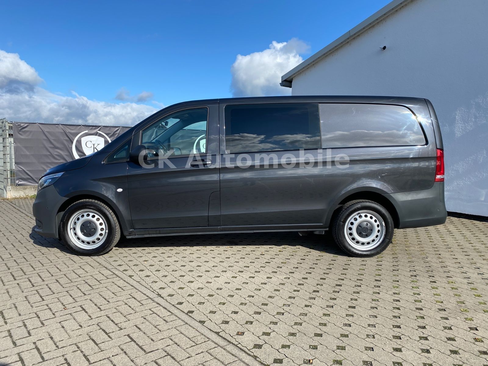Fahrzeugabbildung Mercedes-Benz Mercedes-Benz Vito Mixto 124 lang Autom./5 Sitze