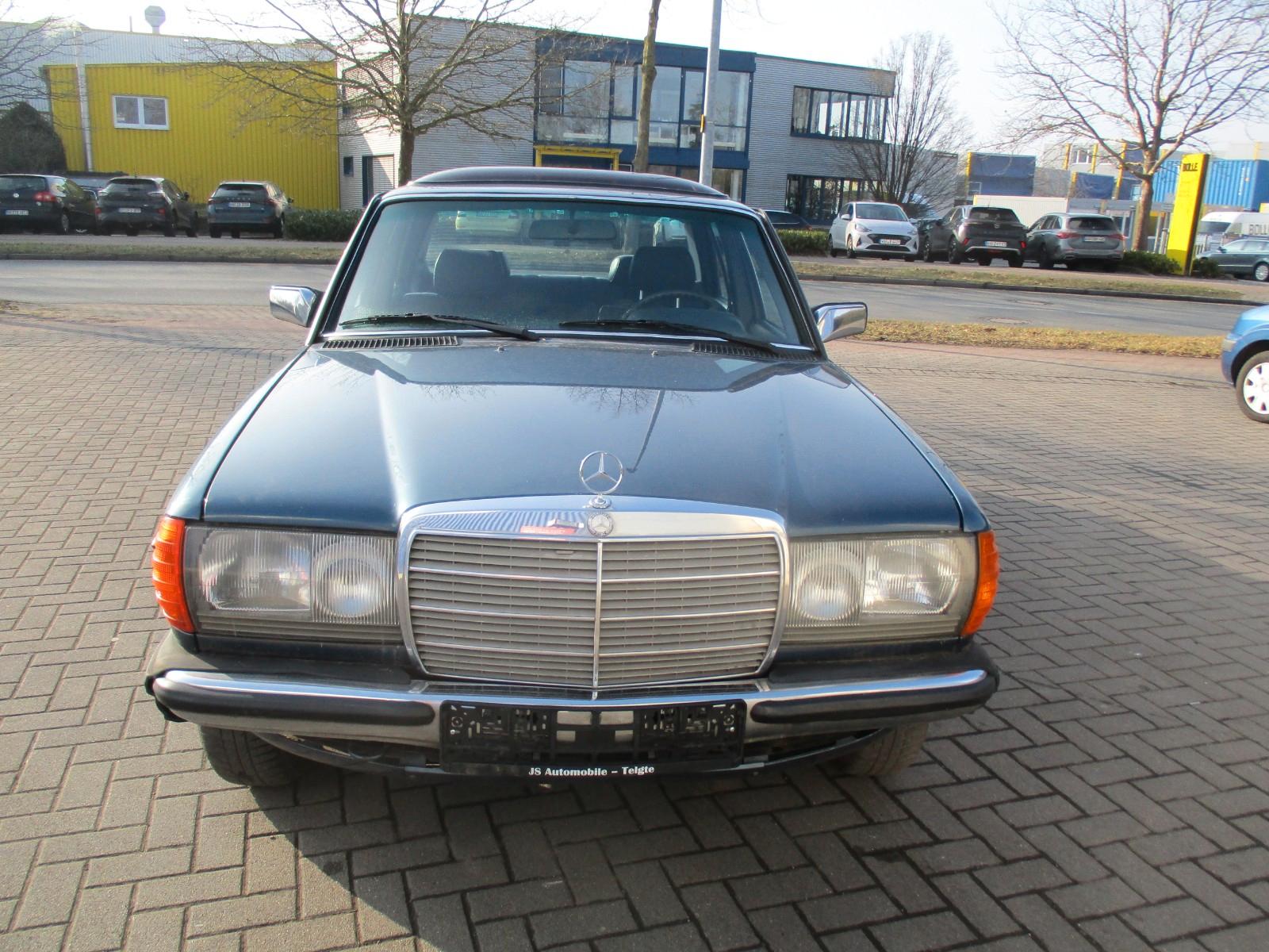 Mercedes-Benz 230E