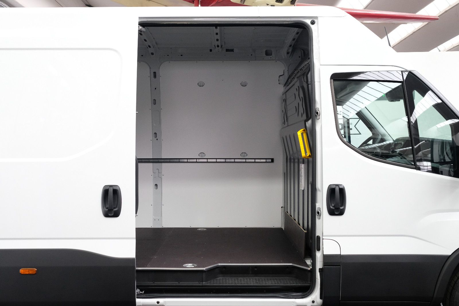 Fahrzeugabbildung Iveco Daily 35S18H V 180 PS RS 3520 3,0L KLIMA KAMERA