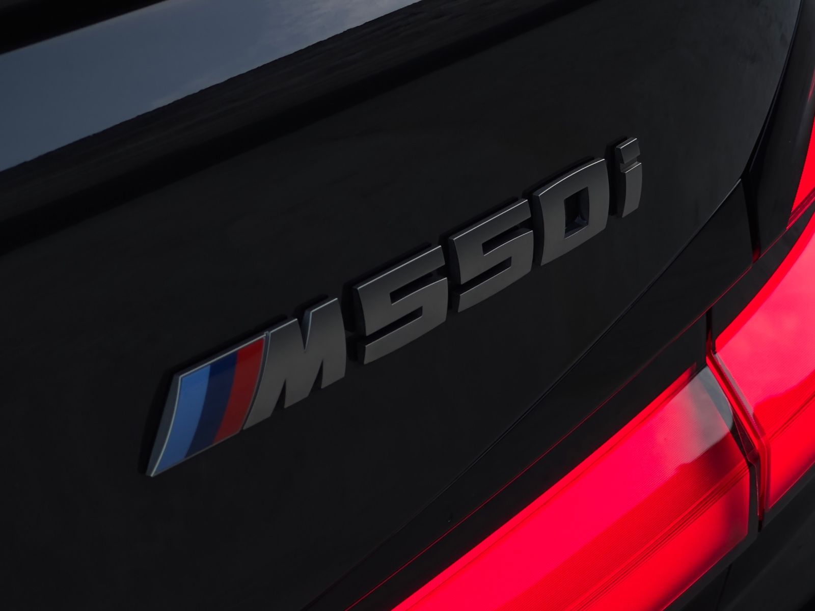 Fahrzeugabbildung BMW M550i xDr H&K 360° HUD Laser ACC SHD StdHz Nappa