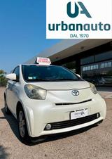 Toyota iQ 1.0 VVT-i - weiße Toyota IQ