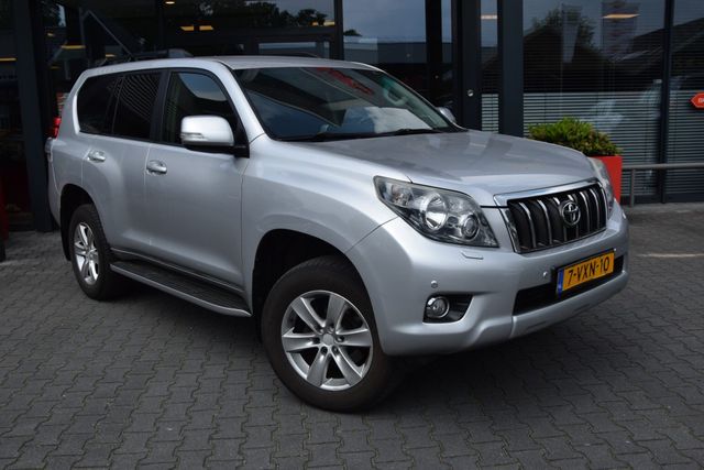 Toyota Land Cruiser 3.0 D-4D 5DRS VX A/T VAN 