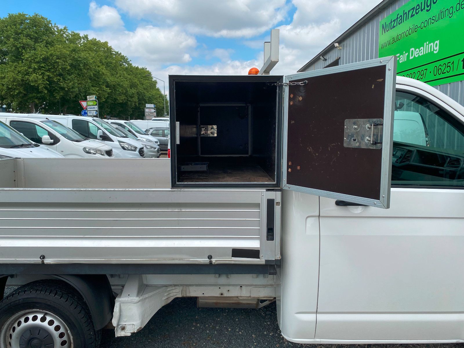 Fahrzeugabbildung Volkswagen T6.1 Transporter Pritsche,L2,Einzelkabine,AHK